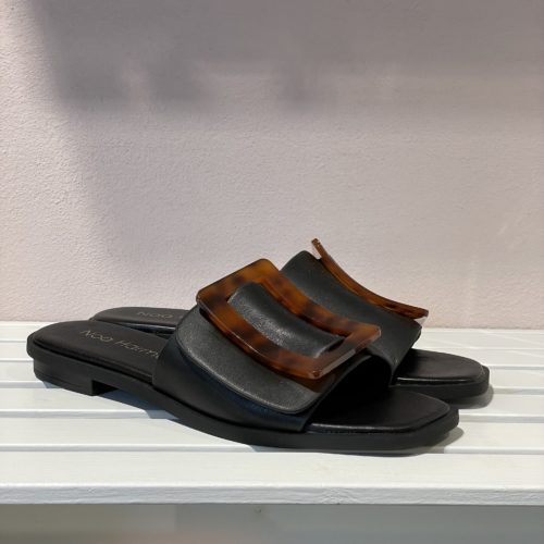 Sandalo nero
